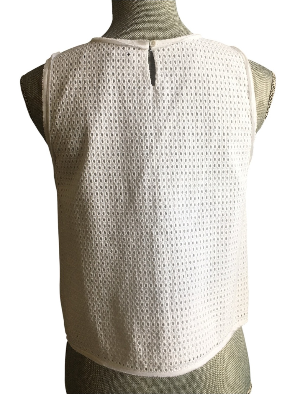 BCBGMaxazria white sleeveless crop top - Picture 4 of 7